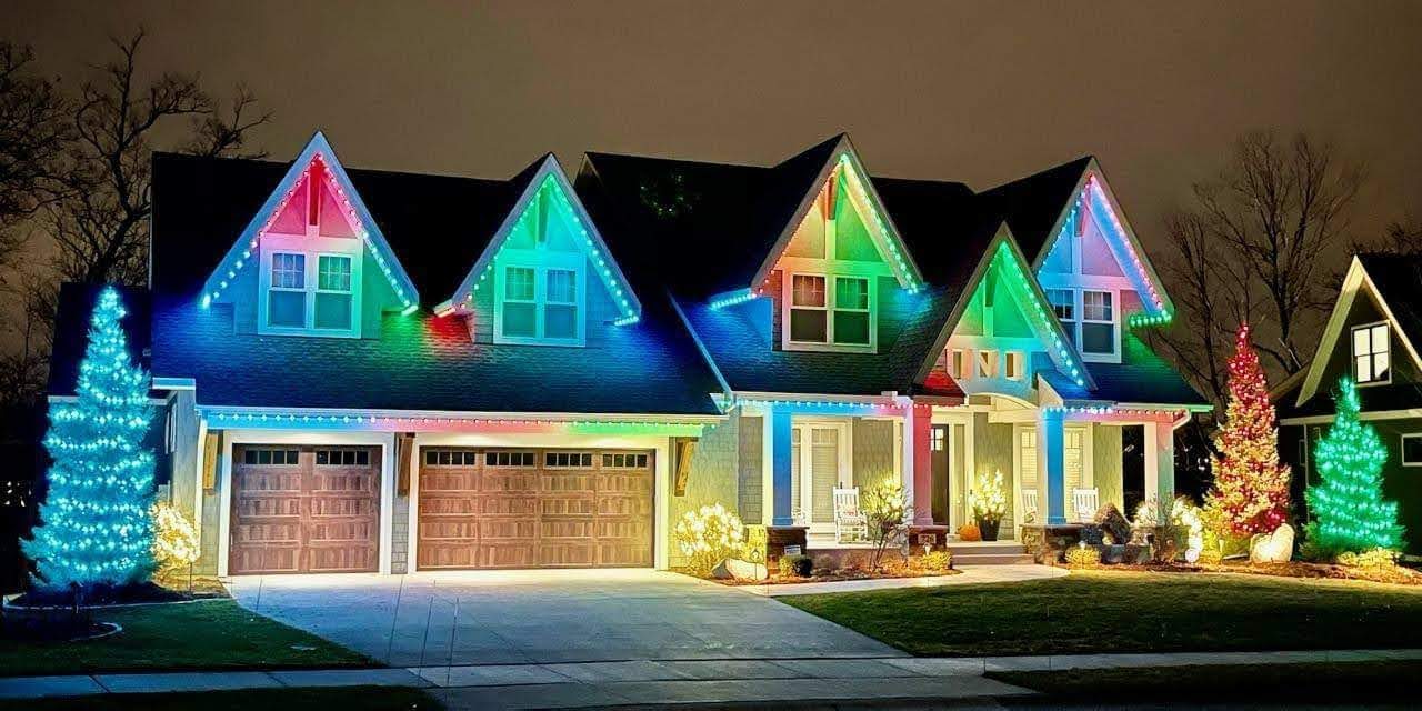 Christmas-lights-in-Orlando with programmable LED roofline lights