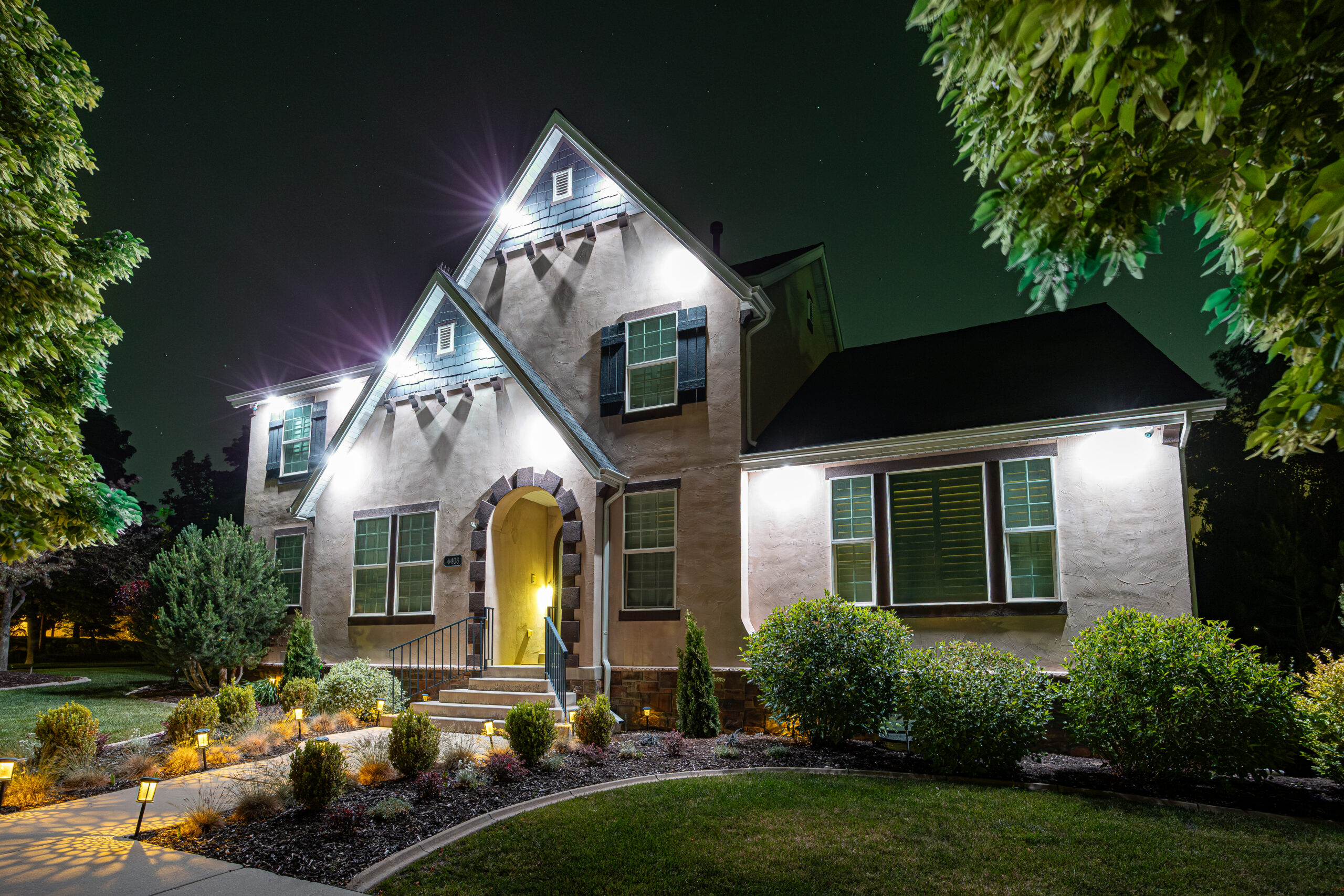 How Much Is Permanent Holiday Lighting - Decorative lighting setting